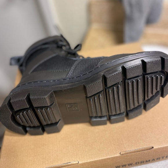 Dr. Martens Combs Tech - Black in Size US 7 (F) US 6 (M) - Picture 6 of 9